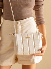 Bolsa em Couro Matelassê Off White Zíper Tiracolo